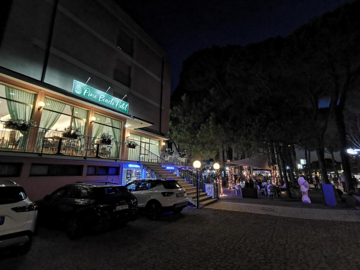 Hotel Pine Beach โรโซลีนามาเร ภายนอก รูปภาพ