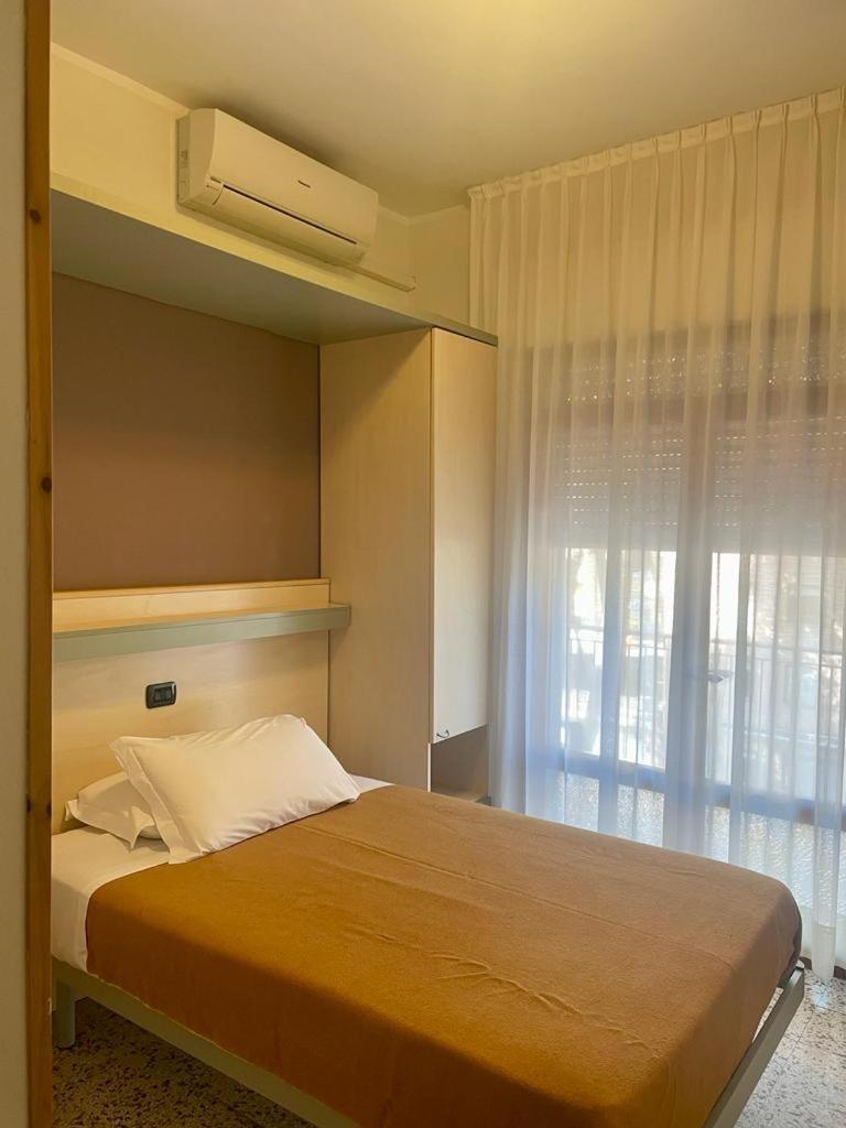 Hotel Pine Beach โรโซลีนามาเร ภายนอก รูปภาพ