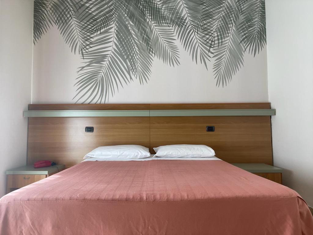 Hotel Pine Beach โรโซลีนามาเร ภายนอก รูปภาพ