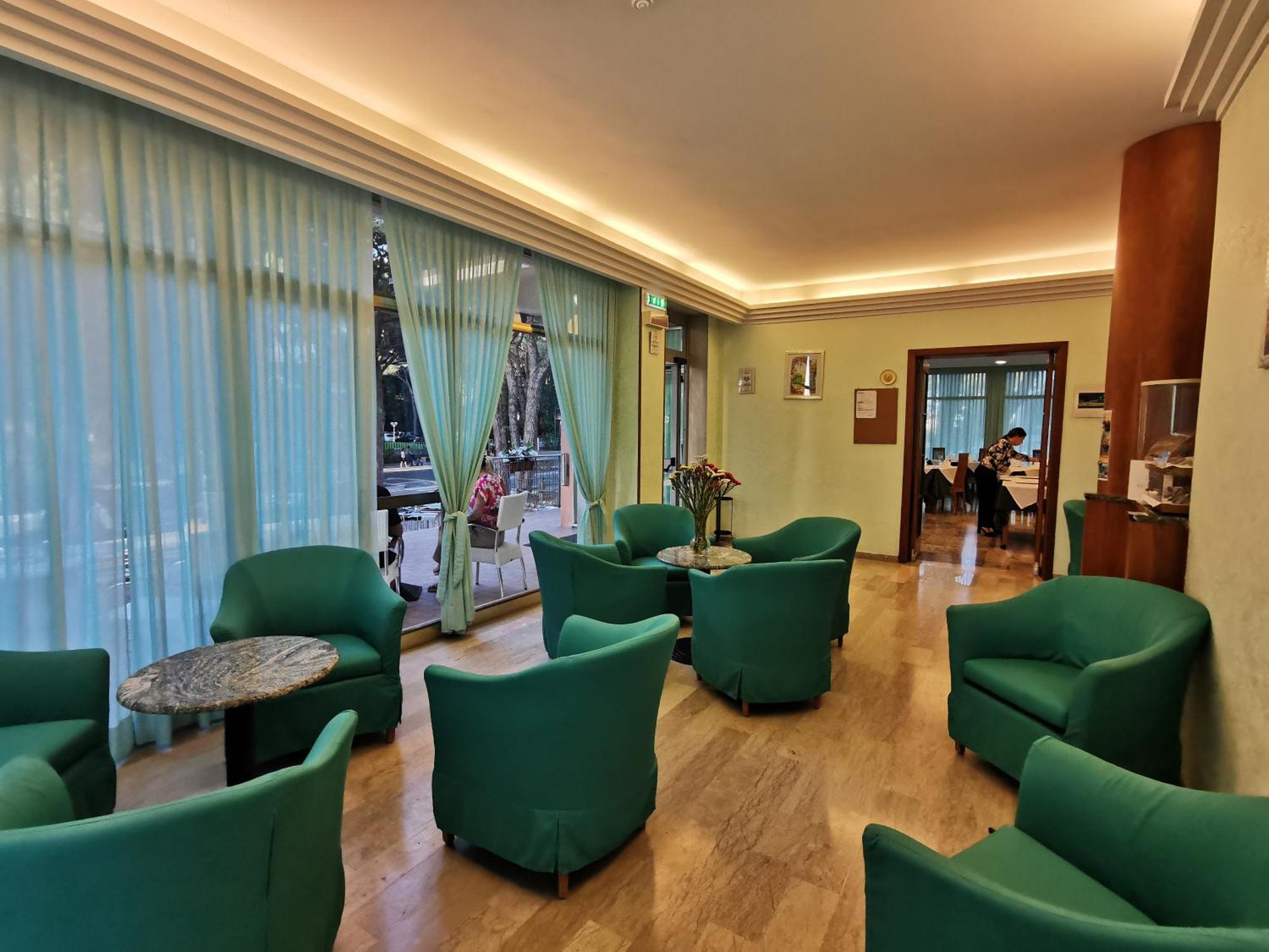 Hotel Pine Beach โรโซลีนามาเร ภายนอก รูปภาพ