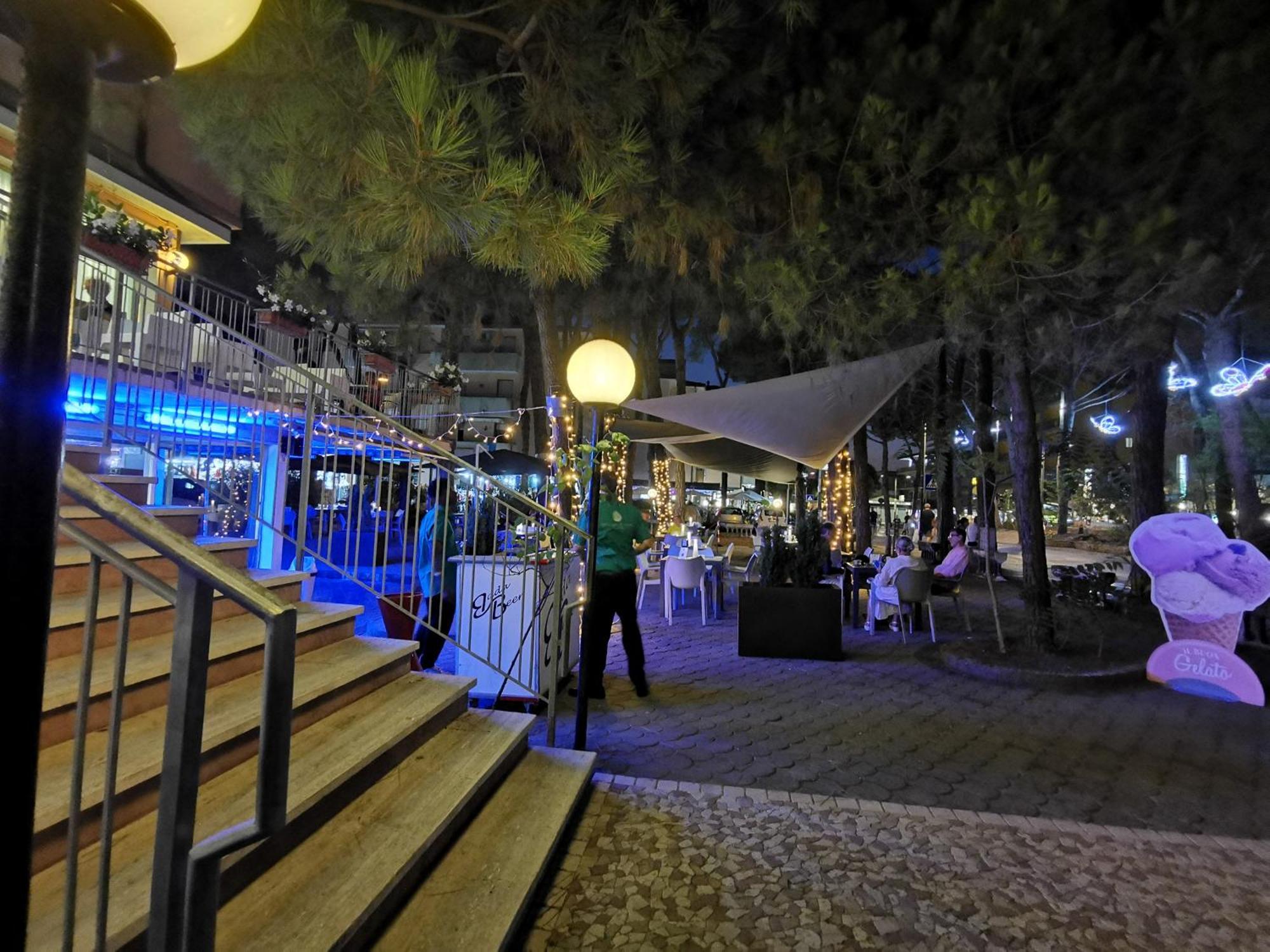 Hotel Pine Beach โรโซลีนามาเร ภายนอก รูปภาพ